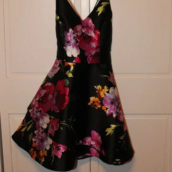 Black Floral Formal Dress (BCX, Size 9)